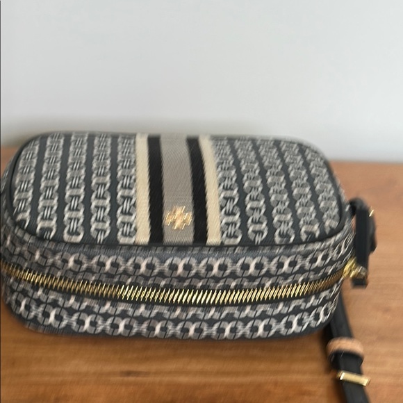 Tory Burch Gemini Crossbody - Picture 4 of 7